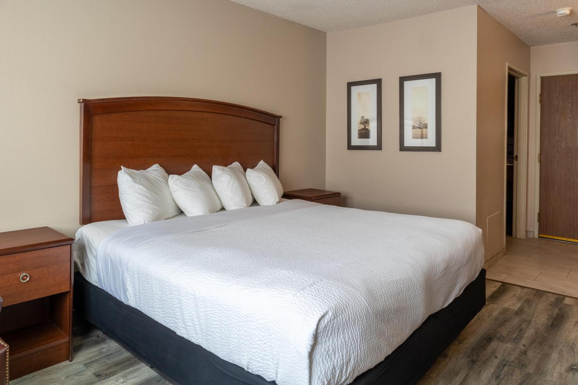 Norland Inn & Suites Roseau Room photo